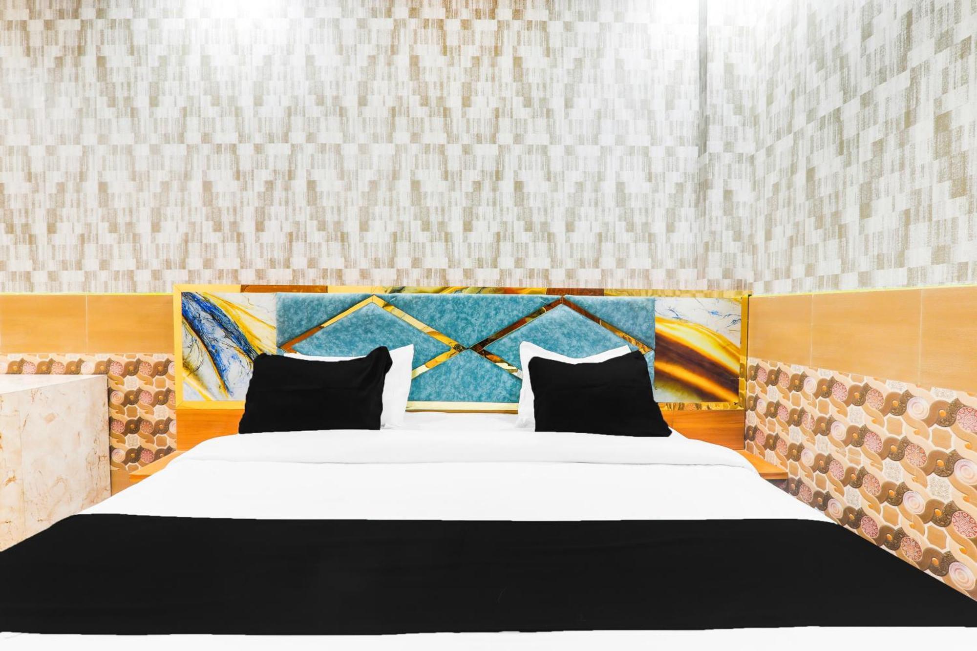 Hotel O V. K Palace Inn Lucknow Bagian luar foto