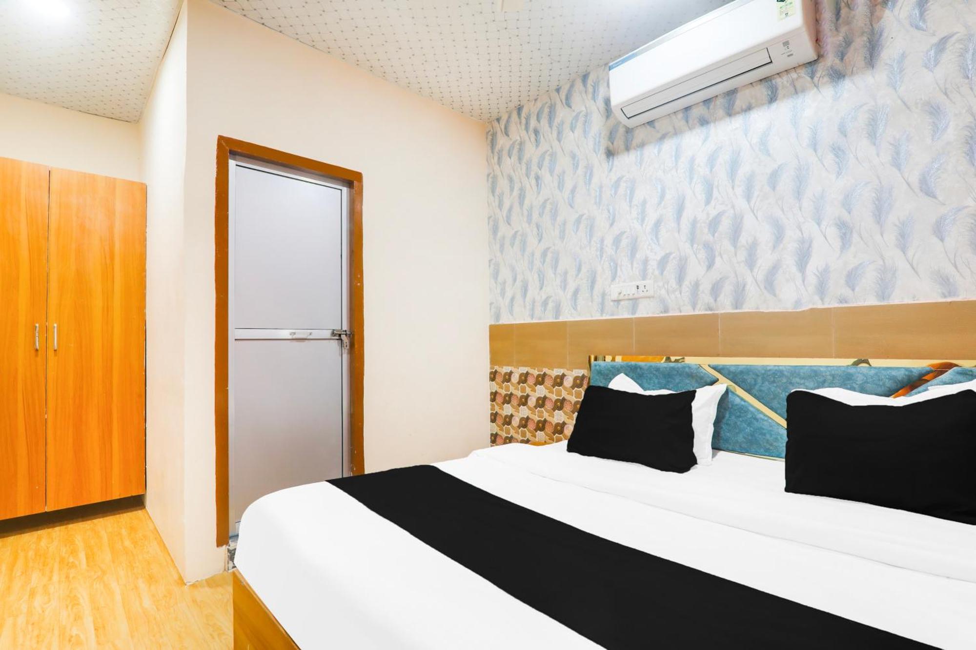 Hotel O V. K Palace Inn Lucknow Bagian luar foto