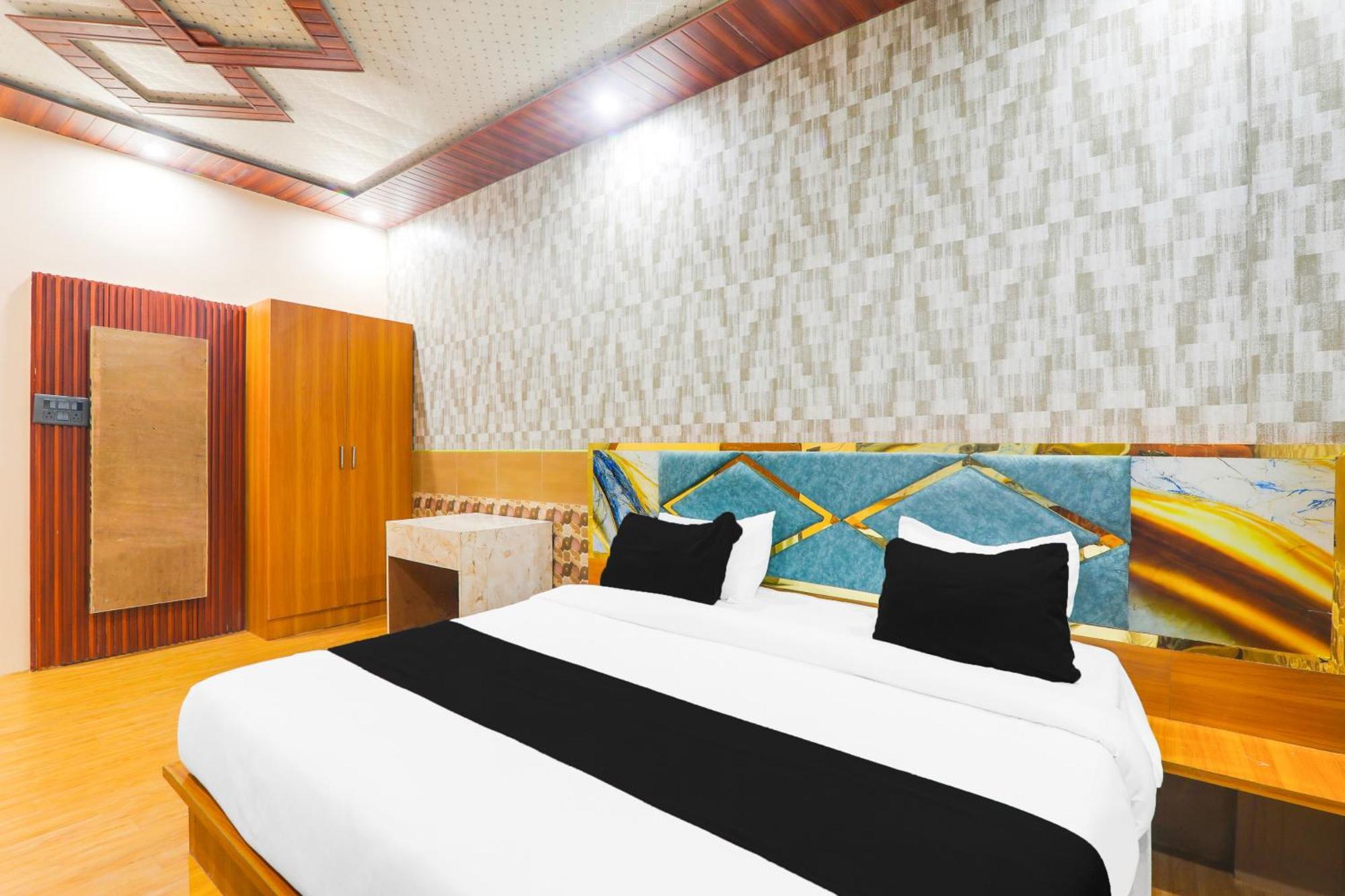 Hotel O V. K Palace Inn Lucknow Bagian luar foto